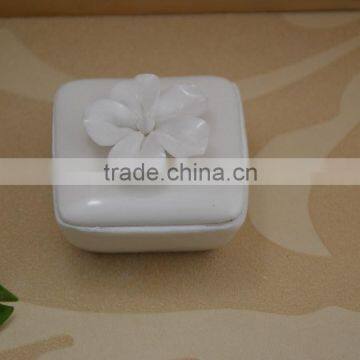 Factory Direct Ceramic Trinket Box With Flower Shape Design photo-5