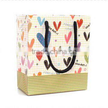 Colorful Heart Pattern Custom Gift Paper Bag for Candle photo-2