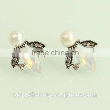 Lovely bee design crystal pearl metal stud earring