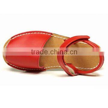 2016 Good Quality Leather Flat Feet Red Sandals for Girls photo-4
