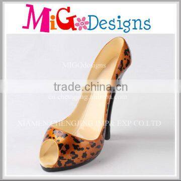 High Quality Polyresin Opened-toe shoe Bottle Holder With Leopard Print