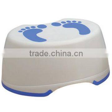 plastic children step stool with the non-slip feet design on surface