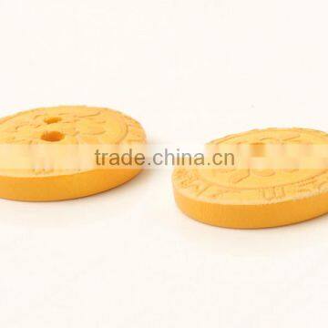2 Holes Fancy High Quality Yellow Painted Wooden Baby Buttons with Figure Engraved On