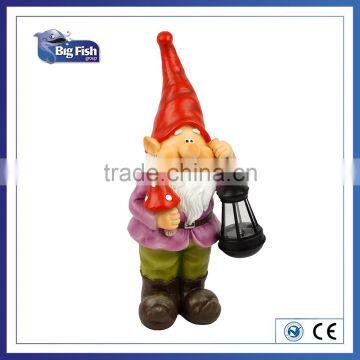 POLYRESIN GNOME WITH SOLAR LIGHT