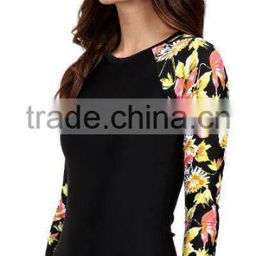 80% Nylon 20% Elastane Woman Lightweight Swimwear Raglan Sleeve Scoop Colorful Floral Print Bjj Long Sleeve Surf Tee Rashguard photo-3