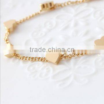 Zm33719a Simple Ladies New Model Gold Plated Heart Shaped Charm Bracelet photo-3