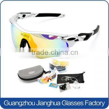 Hot selling UV protected promotional cycling polarized sunglasses with strap and 5 interchangeable lens