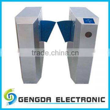AUTOMATIC FLEXIBLE CONTROLLER FLAP GATE