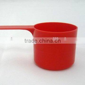 Plastic scoop