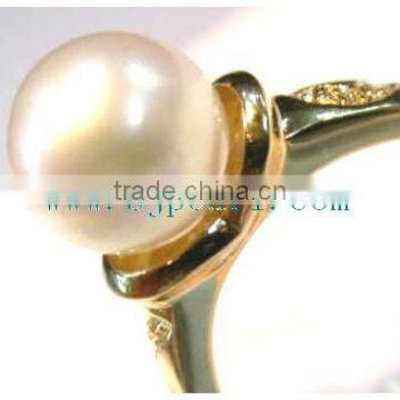 White South Sea Pearl and High Quality Gold Ring photo-2