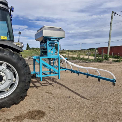 300L Pneumatic Seeder for Grass Seeds of Clover and Alfalfa photo-3