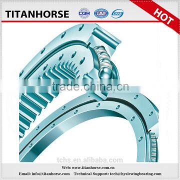 Crane slewing bearing for rotatable crane boom