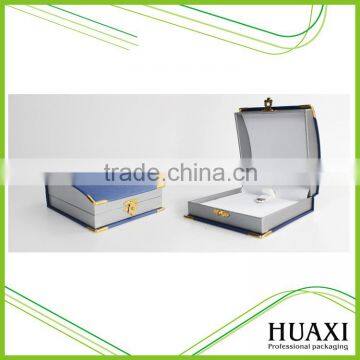 Huaxin Metal Lock Velvet Foam Plastic Jewelry Storage Packaging Box