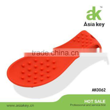 Almond-Shaped Spoon holder Silicone Spoon Rest With A Unique Design