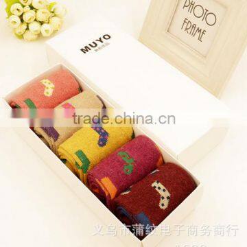 032015 -H5 High quality heart printed winter warm gift socks 2015