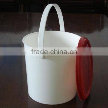small plastic food containers