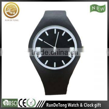 Classic small size black color silicone wrapped silicone wrist watch