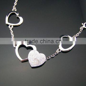 China Factory New Fashion Metal Heart Interlocked Pendant Bracelet