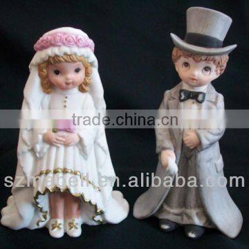 bride and groom figurines / love wedding statues