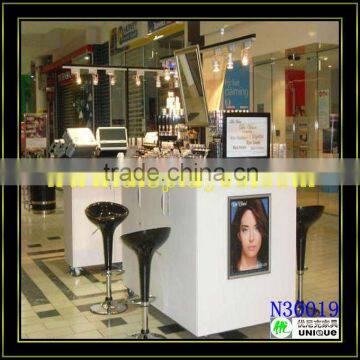 Free design support eyebrow tweezers kiosk