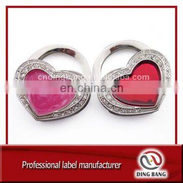 OEM Gifts & Crafts Factory Custom Made Cloud Glue Process Lady & Girls Use Fashional Souvenir Pink /Red Heart Bag Hanger