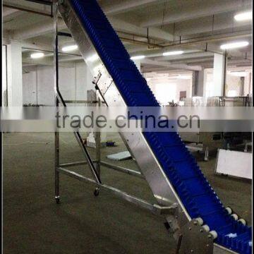 Food grade pvc belt with baffle and side guide conveyor for freezing food