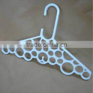 PL-280 plastic with holes scarf hanger