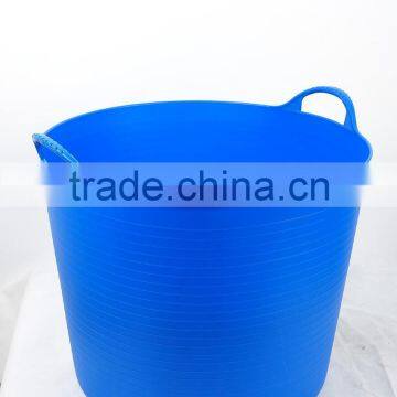 Rubber horse water bucket