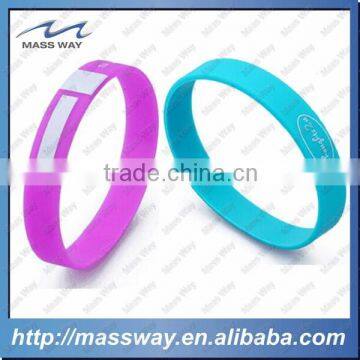 Customized Fashion Lover Luminous Custom 3D Rubber Silicone Wristband photo-2