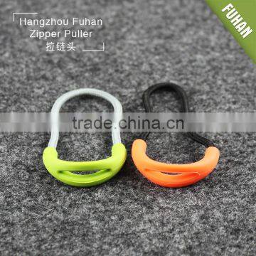 Popular Brand Name Design Plastic Zipper Pullers for Clothing