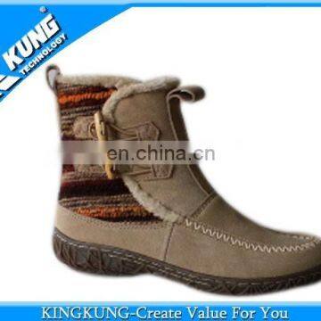 Fashionable suede flat boots for sale with woolen yarn