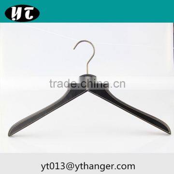 CY-382 Luxury cortex on the black hanger with special pants hanger