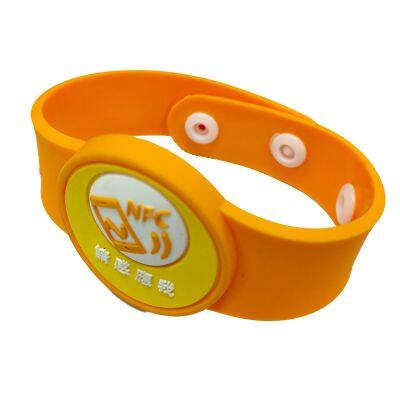 Programmable Rfid Wristbands Contactless Access Wrist Bands Customized logo Engraved Rfid Reusable NFCrfid Silicone Wristband