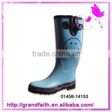 2014 New design low price good quality rain boot