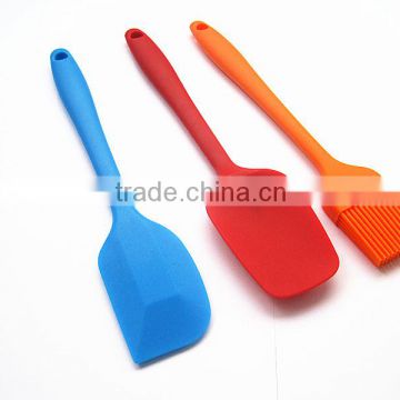 Wholesale custom non-stick FDA food grade medium size heat resistant bpa free 3-piece silicone spatula set