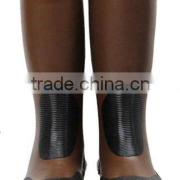 Alkali resistant rubber boots