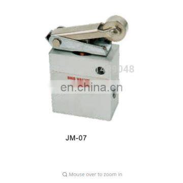 GOGO 3 Way Air Manual Mechanical Control Valve Hand Valve Pneumatic 1/4 Inch JM-07 Wheel Type With Roller Button