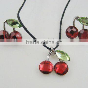 apple pendant necklace