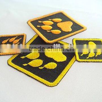 2016 Quality custom made embroidery wolf claw patches