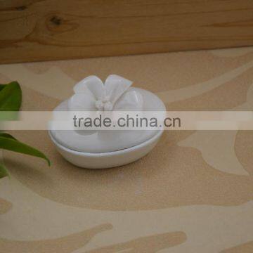 Hand Made White Porcelain Trinket Box With Flower Shape Design photo-4