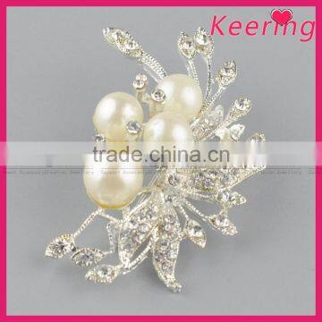 Wholesale elegant flower bulk pearl rhinestone brooch for decoration WBR-1659