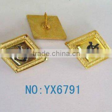 elegant gold shiny zinc alloy brooch