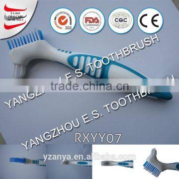 Cleaning denture brush