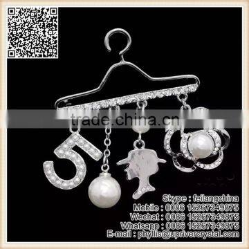 Colorful Crystal Wheat Brooch Curved Letters E Crystal Brooch Large Pearl Pin photo-6