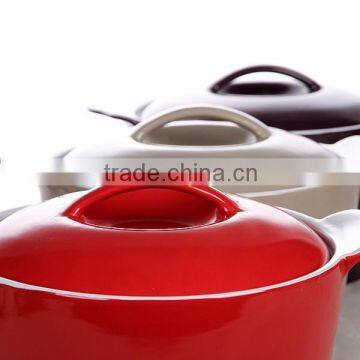 The large capacity of ceramic glaze saucepan