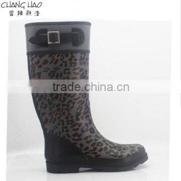 2016 new style Rubber rain boot women grey ground has Leopard Print