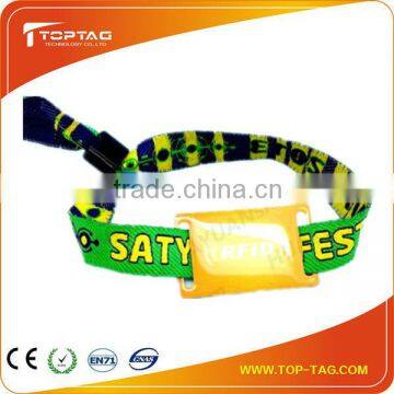 China Manufacturer 2014 convenient Fabric RFID Wristband