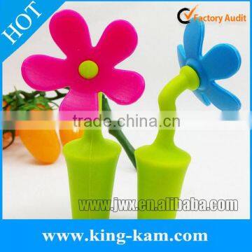 Silicone flower stopper for small-bore bottle