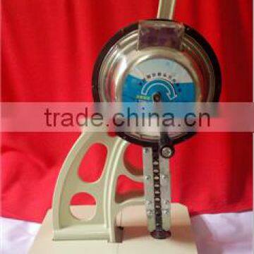 Plastic eyelet punching machine