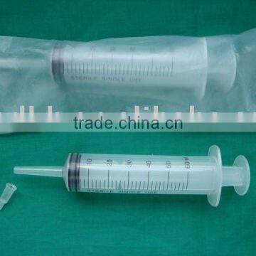 Irrigation syringe